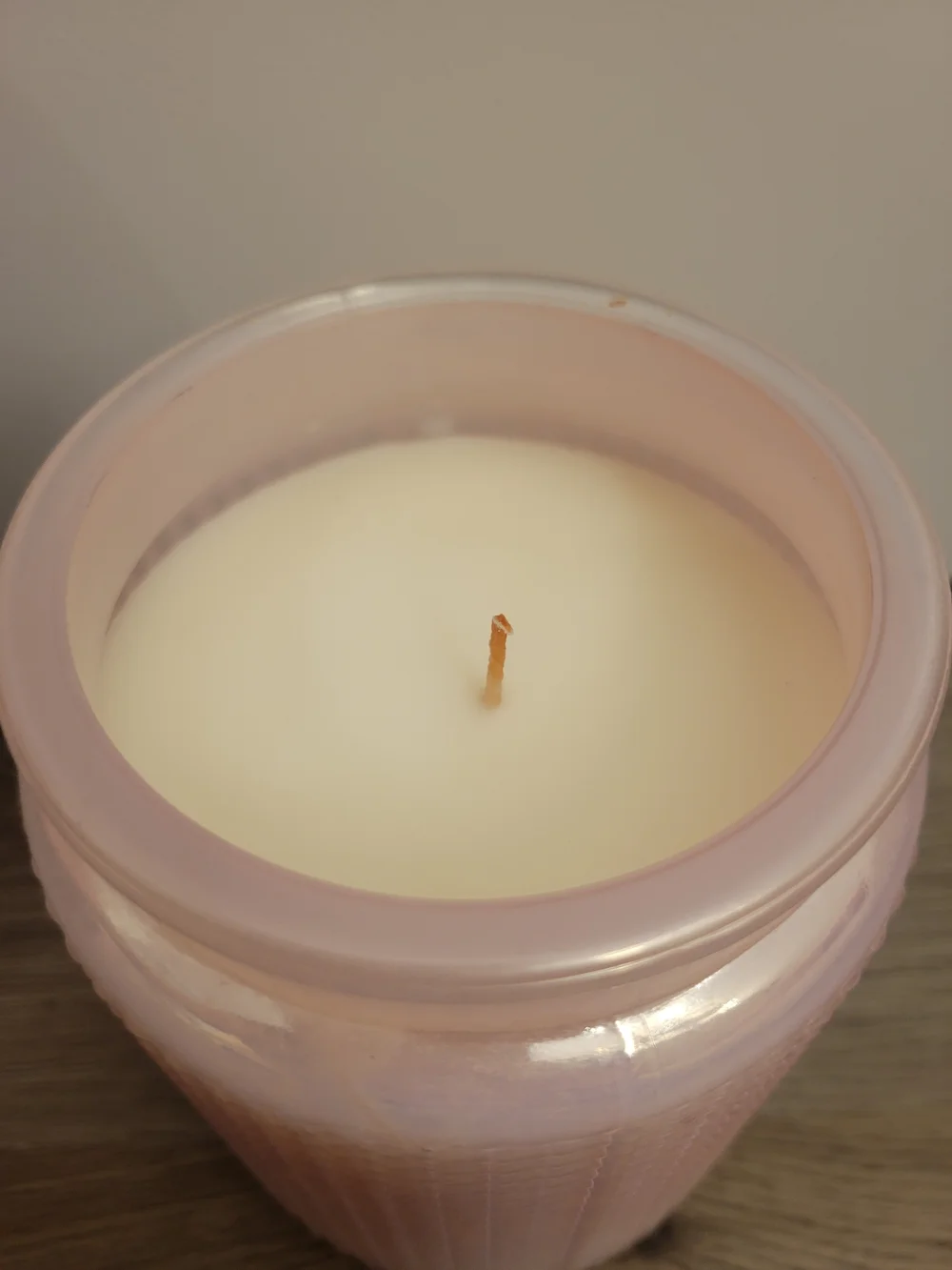 Scented Cream Wax Candle in Light Pink Iridescent Jar